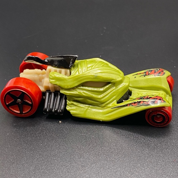 Hot Wheels Bundle of 5 Corvette-VW Bug-Yellow Morris Mini-Tomb Up-Supdogg - Picture 4 of 14